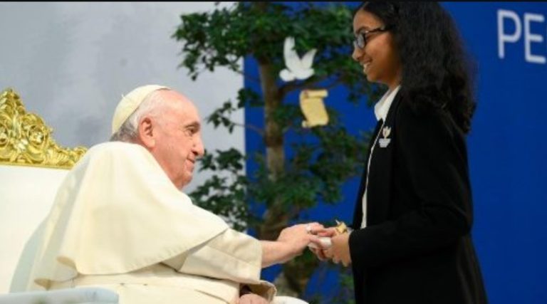 PAPA U BAHREINU: DRAGI MLADI, TREBAMO VAS!