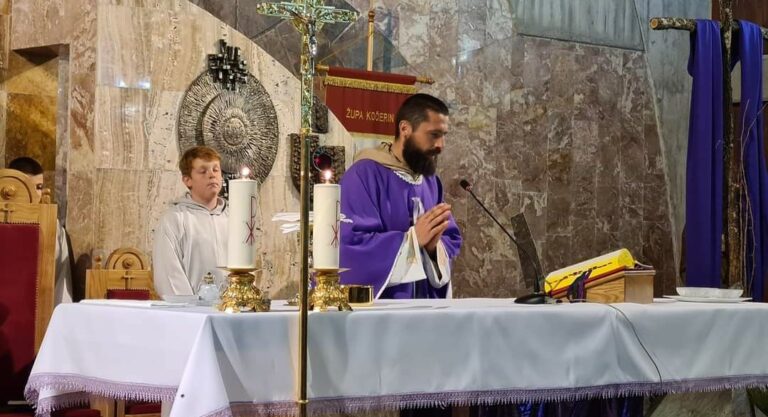 Svećenik pješačio tri dana s Pelješca do Kočerina kako bi predvodio misu na Čistu srijedu