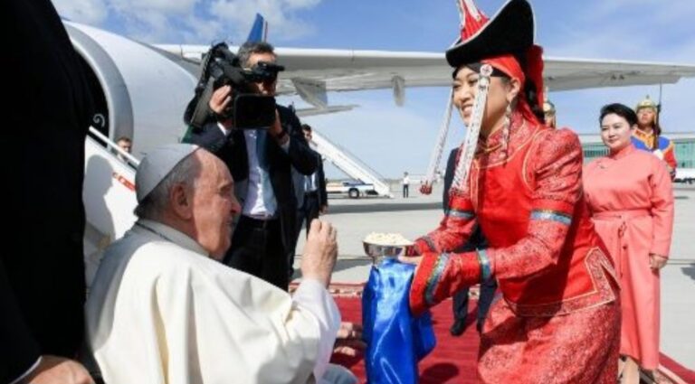 Papa doputovao u Mongoliju