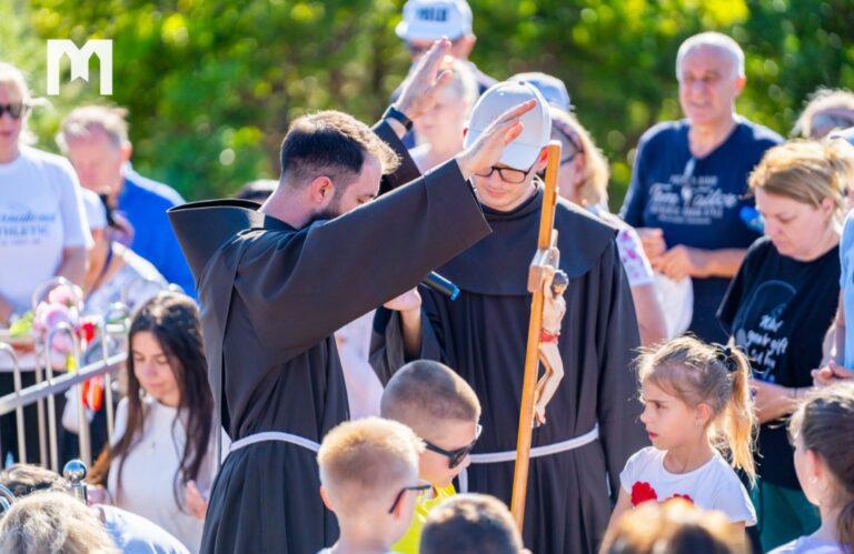 Započela velika devetnica Kraljici Mira župe Krista Kralja iz Čitluka