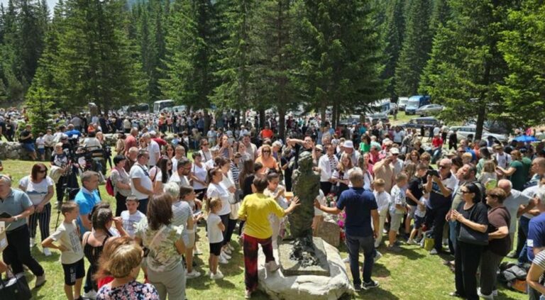 Nekoliko tisuća vjernika na Kedžari na “Divinom danu”